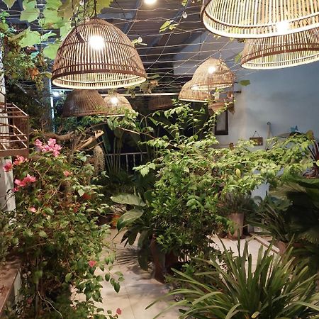 Alley Homestay Hanoi Exteriör bild